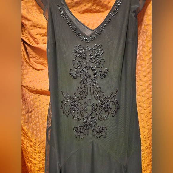Black formal beaded dress. Size 8. R&M Richard's - Picture 2 of 4
